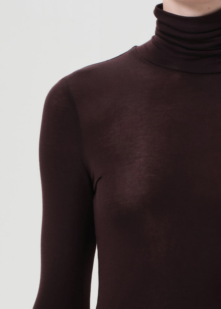 AGOLDE Pascale Turtleneck in Root
